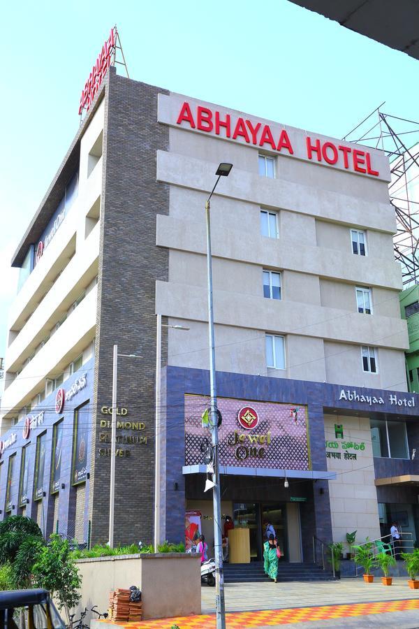 Abhayaa Hotel Visakhapatnam Exterior foto